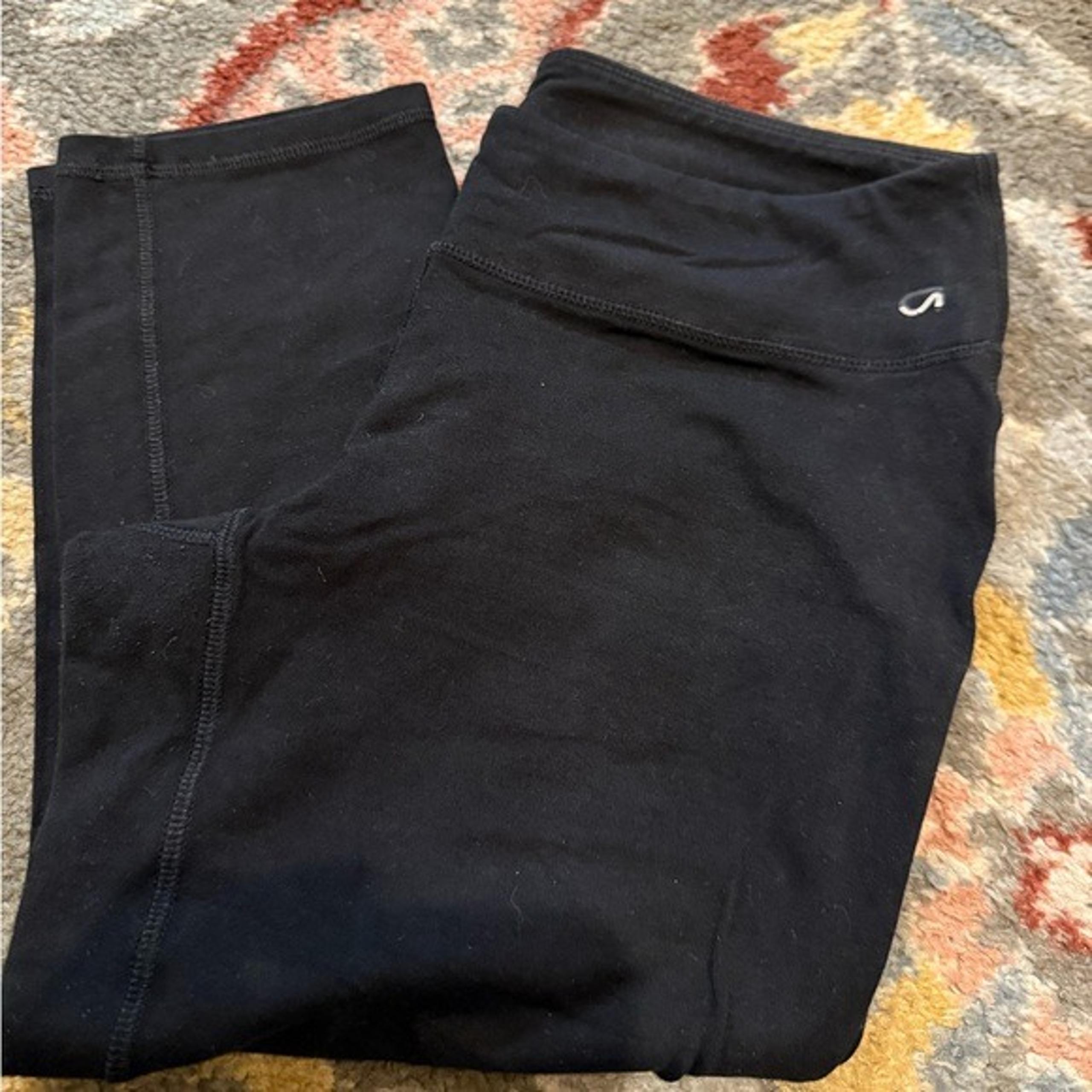 GAP Fit Womens Capri Pants Athletic Leggings Black Size Medium