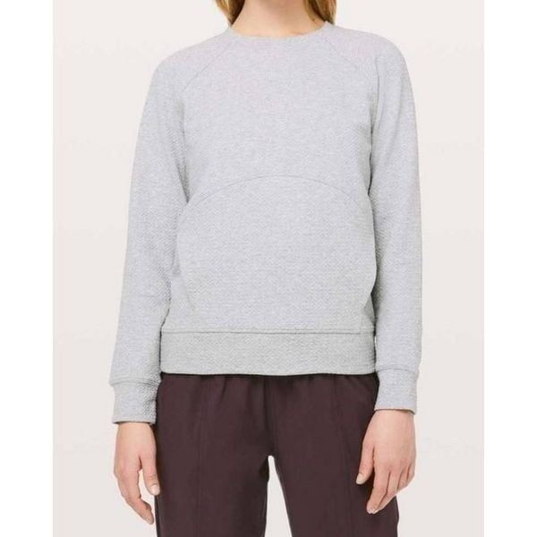 LULULEMON ATHLETICA Catch A Moment Crew Size 6