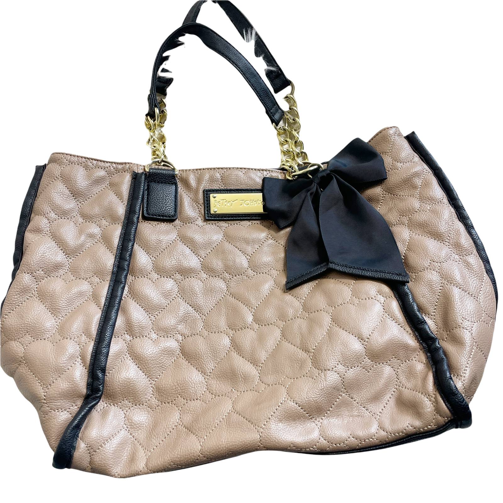 Details about Betsey Johnson Heart Handbags Quilted Gold Heart Faux Leather Black Bow With Emb Details about Betsey Johnson Heart Handbags Quilted Gold Heart Faux Leather Black Bow With Emb