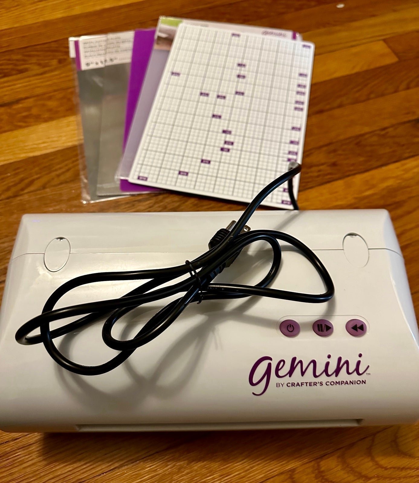 Gemini die cutting machine, 9 x 12 plates