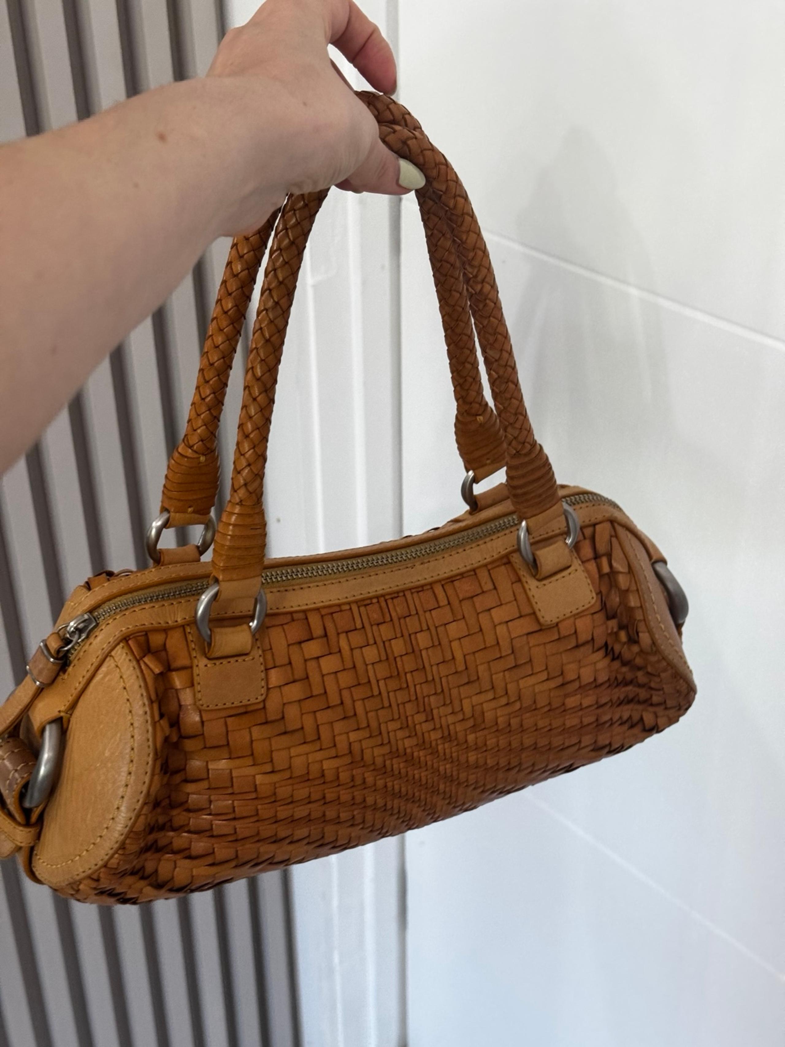 Leather shoulder bag