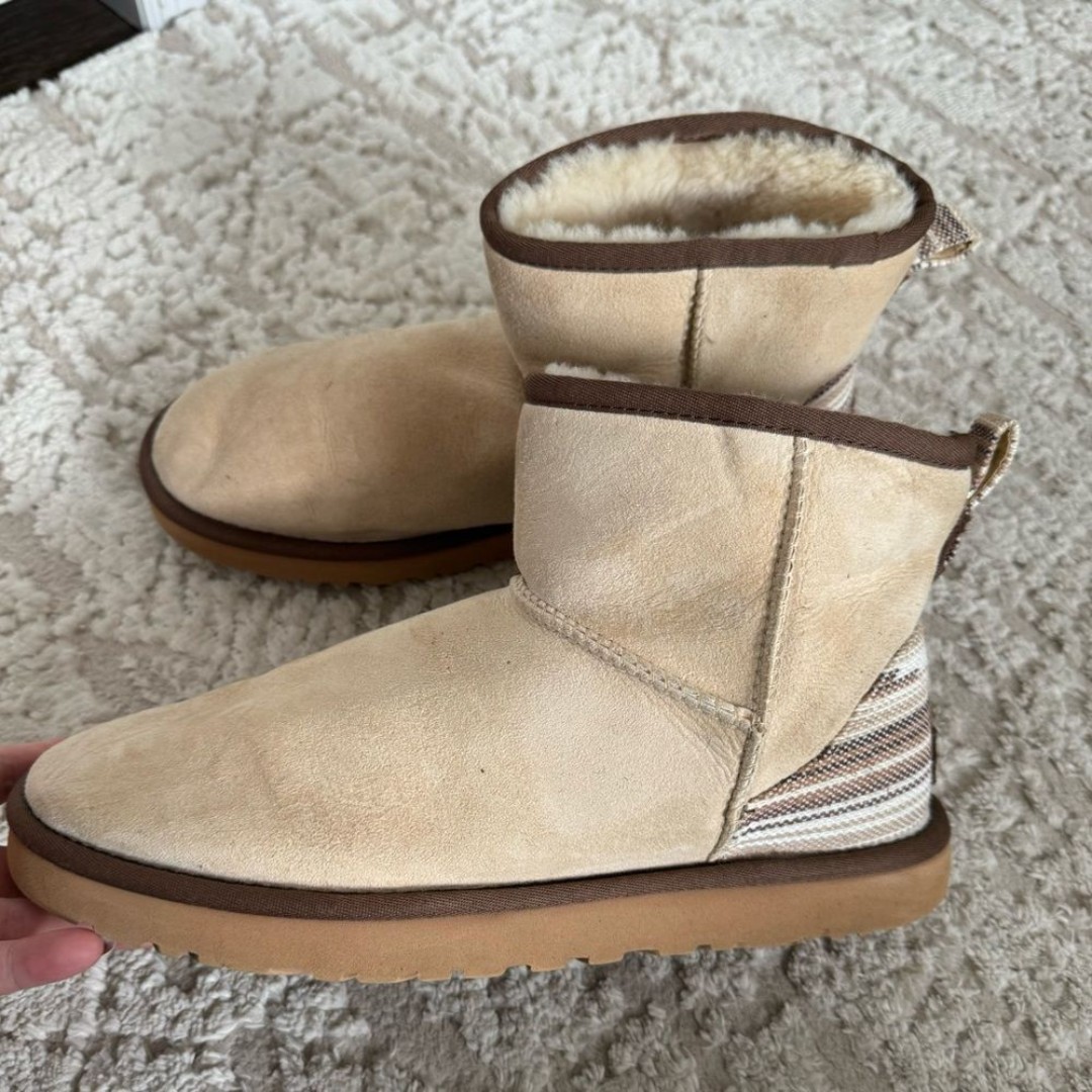 UGG Australia women’s shearling short tan beige boots size 11