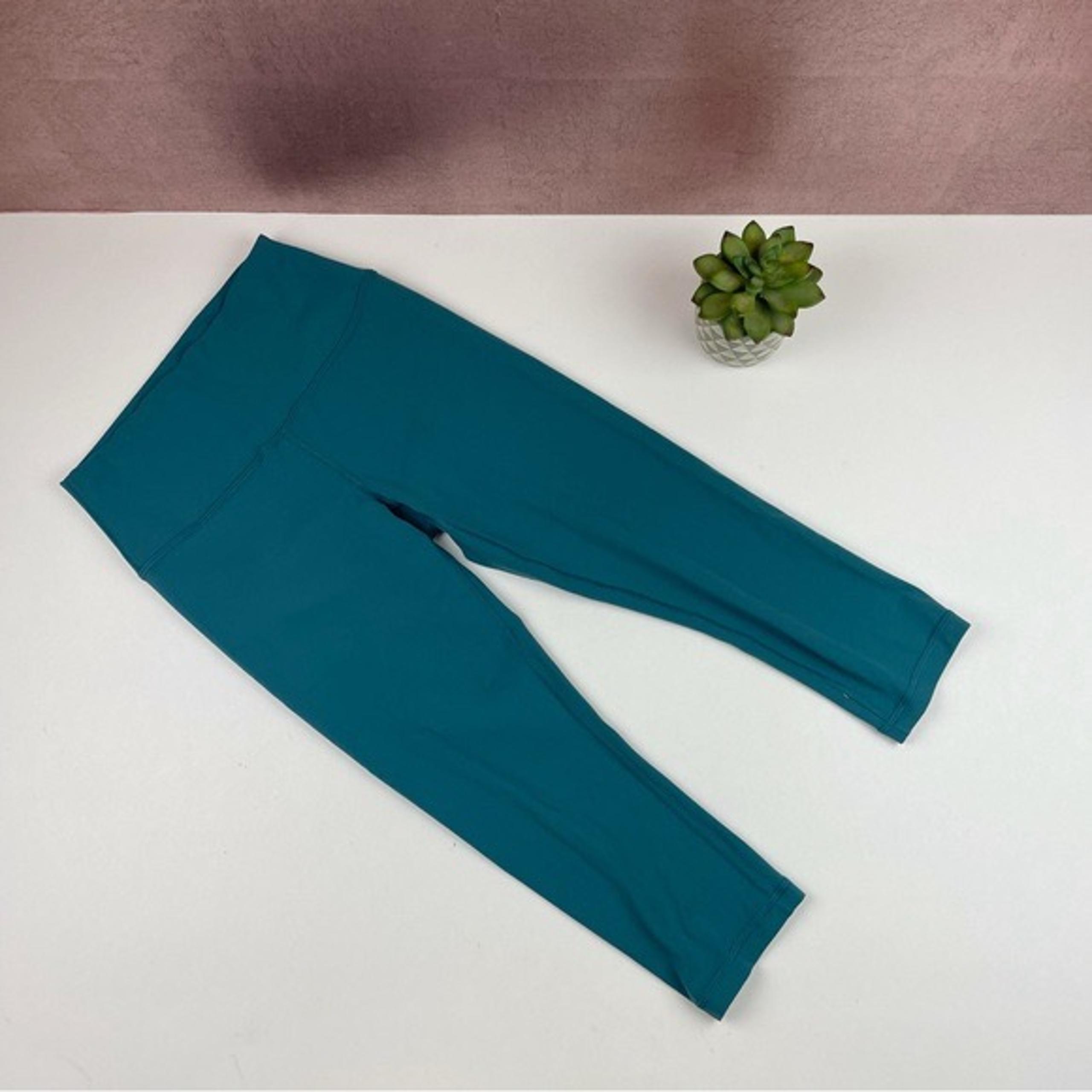 Athleta Solid Teal Blue Transcend Capri Workout Athletic Leggings Women Small