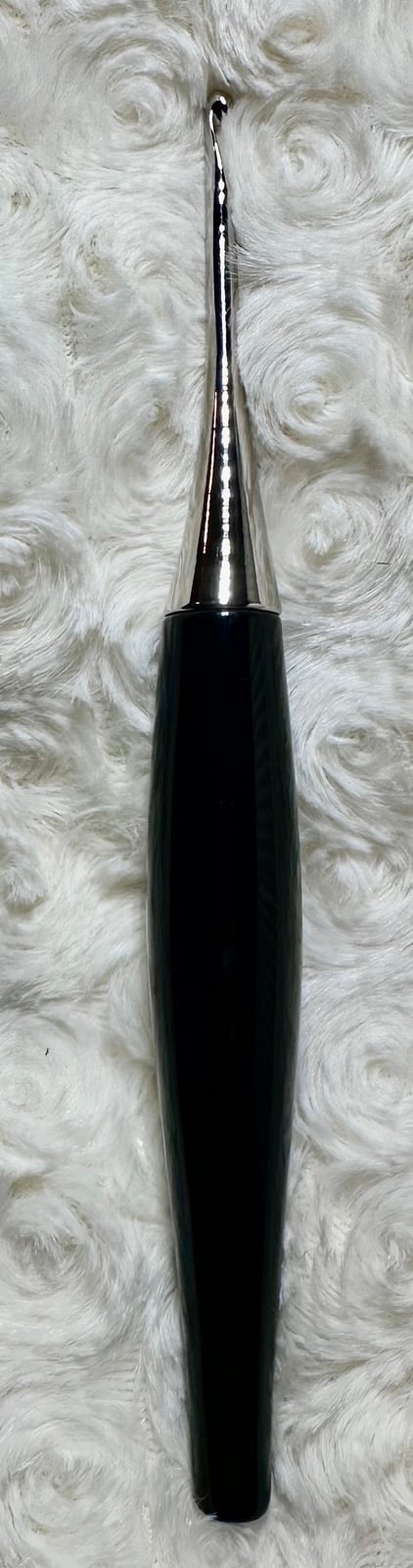 Furls Odyssey Black/Nickel Crochet Hook 3.75mm size F