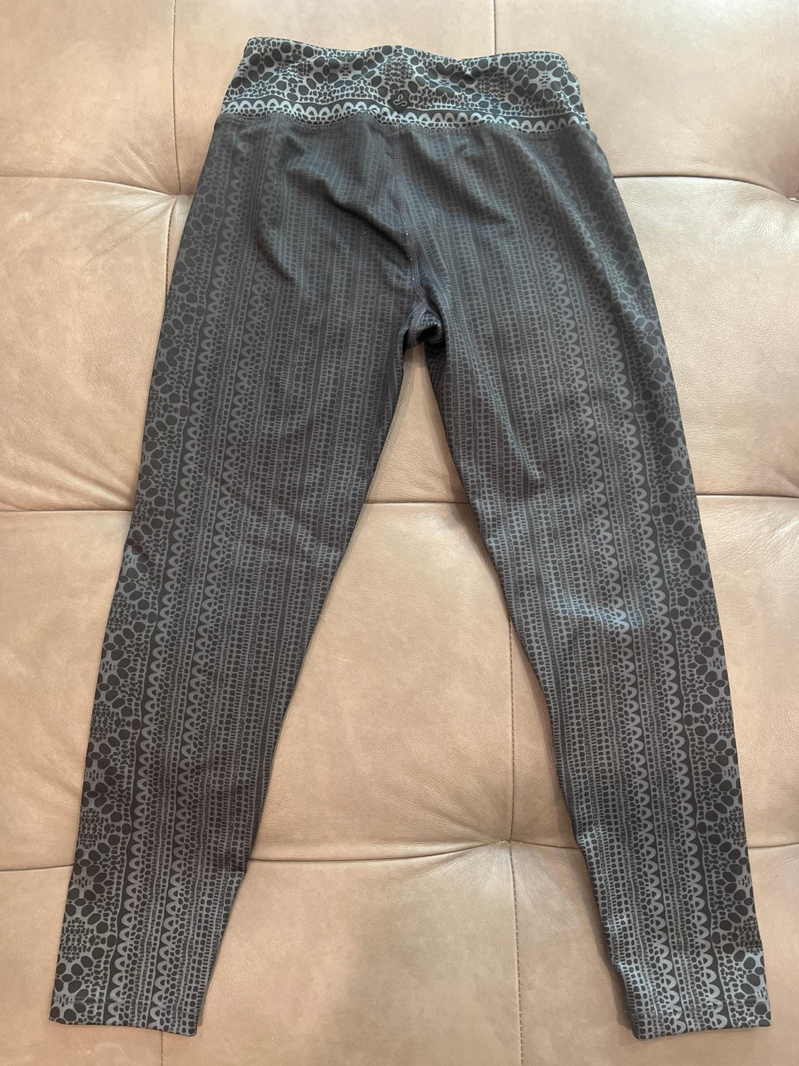 Title: prAna Women's XS Gray Mock Croc Chintz Full Length Leggings  Description: