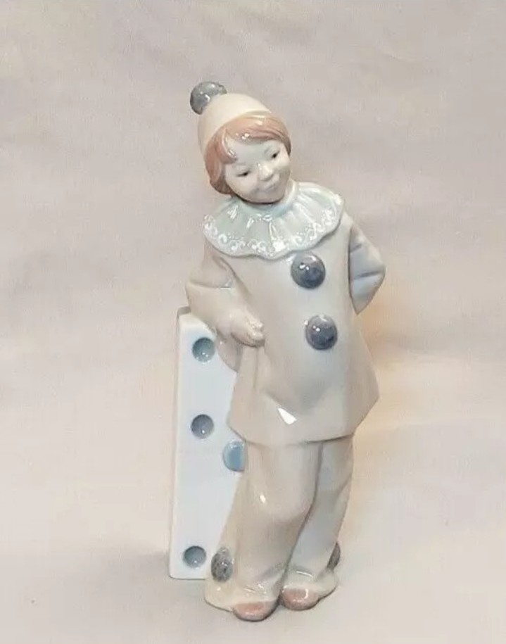 Lladro Girl With Domino Nena Domino Home Office Collectible Decor Figurine