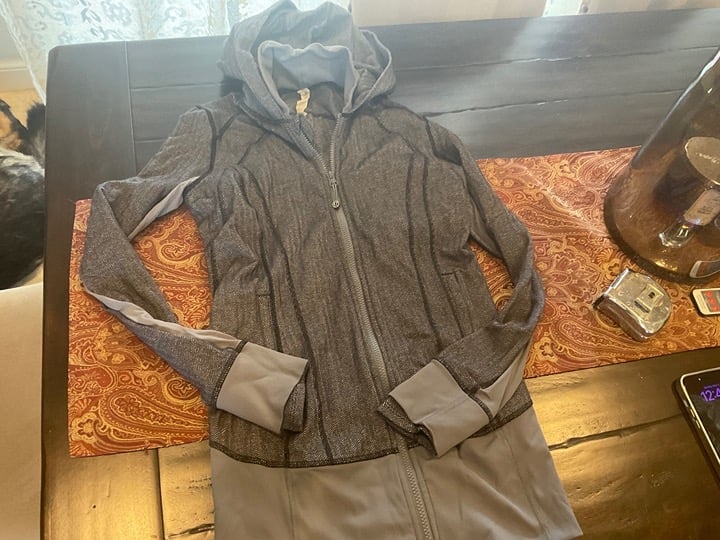 Lululemon Womens Gray Daily Practice Heathered Herringbone Hooded, size 6,