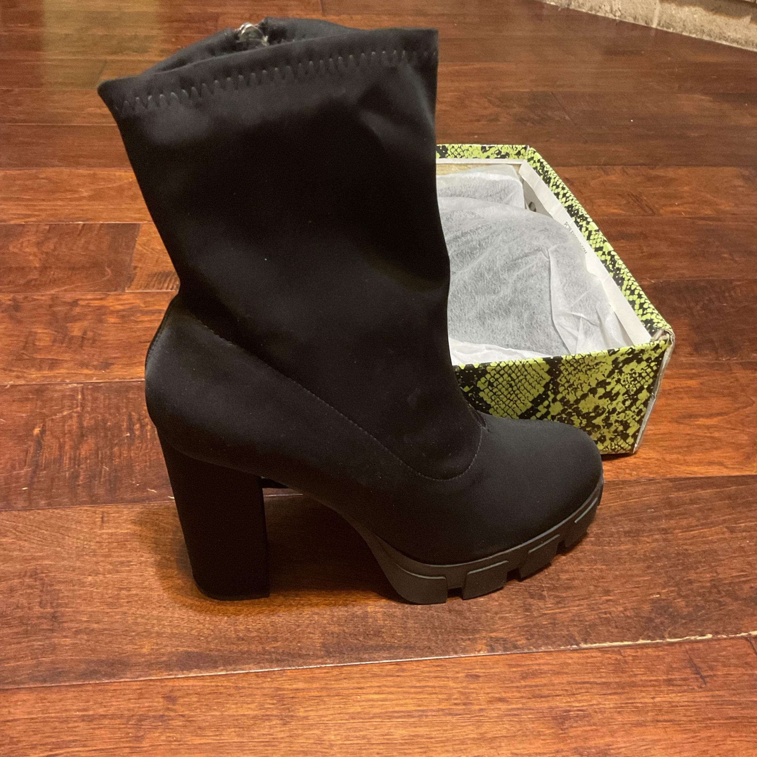 Cape Robbin NWT Chesta Mid Calf Platform Chunky Boots for Women Sz 11