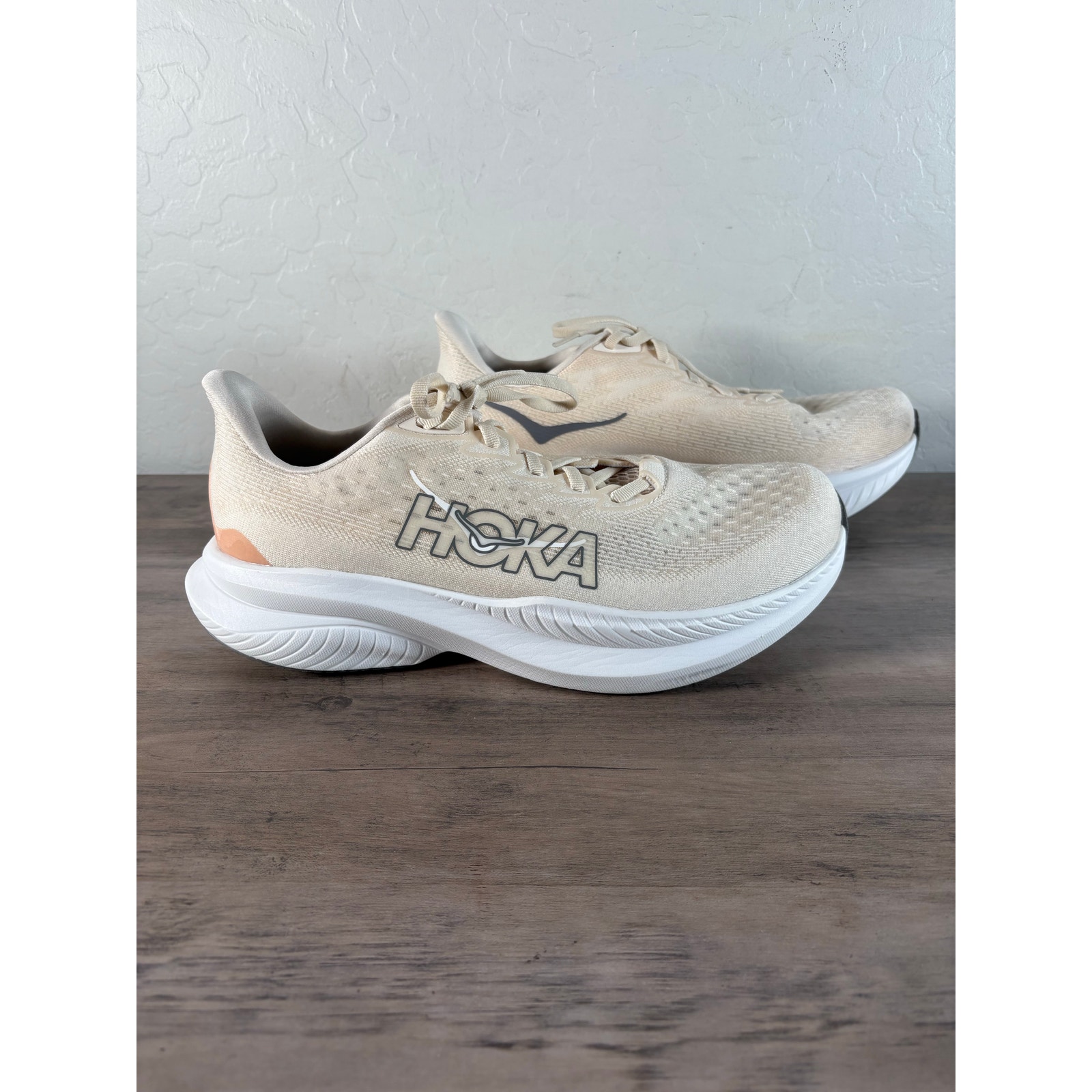 Hoka One One Mach 6 Men's White Running Shoe Size 11D EU 44 EUC