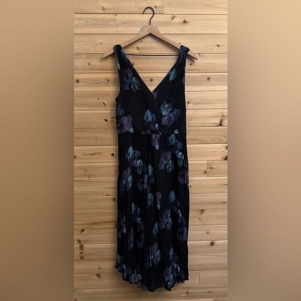 NWOT Vince Size 12 Pleated Twist Front Watercolor Floral Print Midi Dress