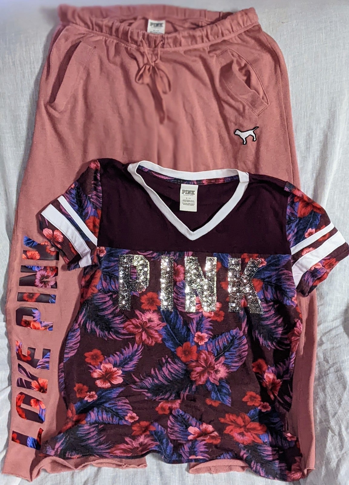 PINK Bling V-Neck Tee outfit