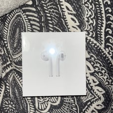 Apple AirPods with Charging Case (2nd Gen)
