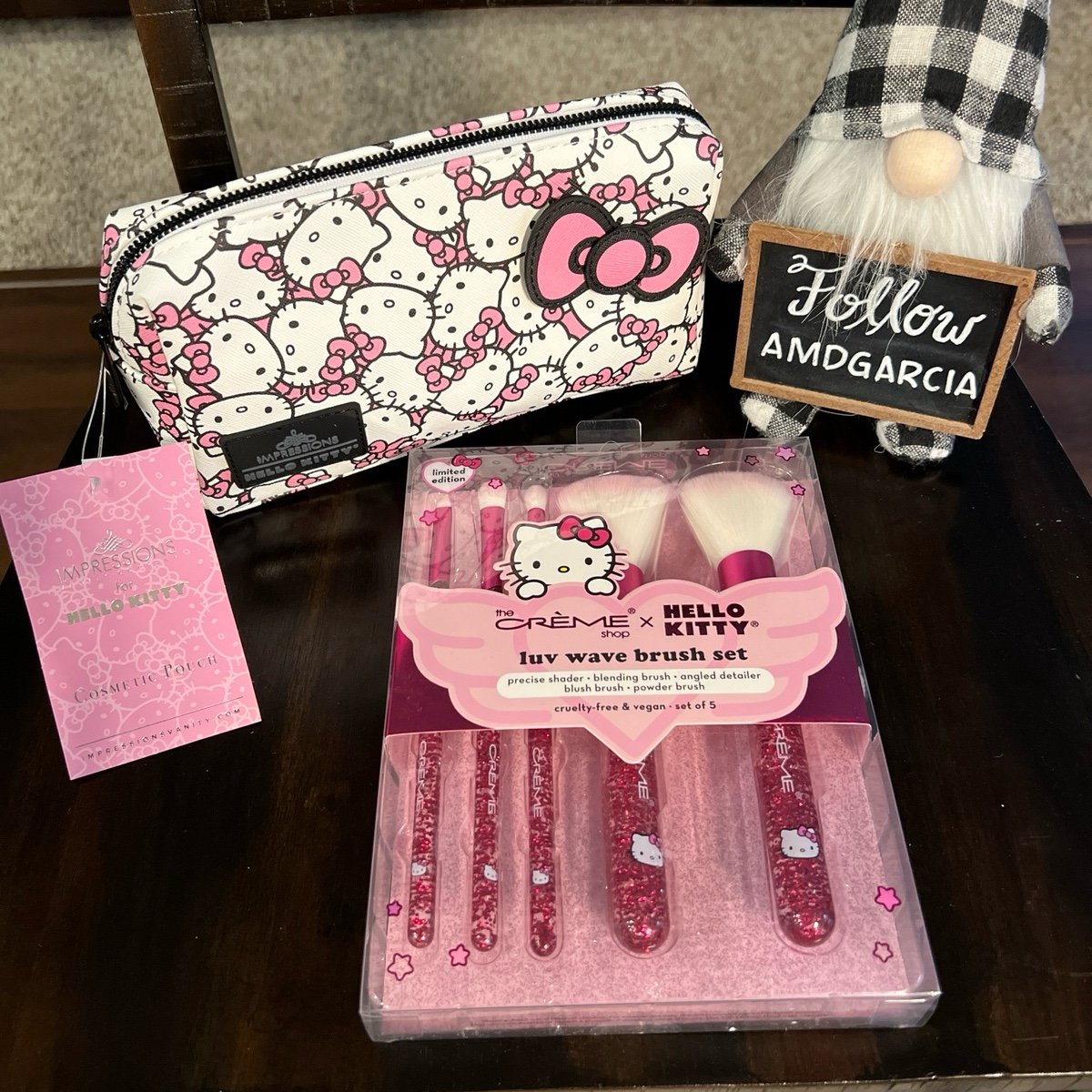 Hello Kitty LIMITED EDITION Luv Wave Makeup Brush/ Cosmetic bag Set