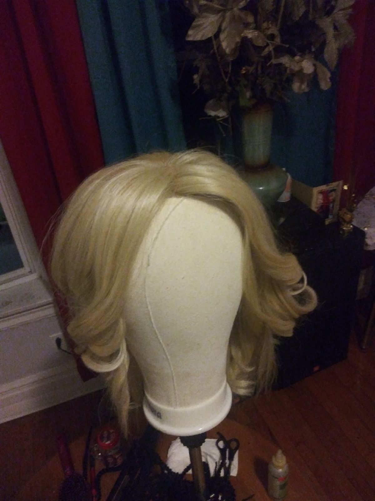 A white blond 16inch hair