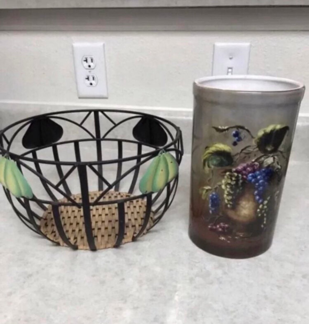 Ceramic vase and basket set