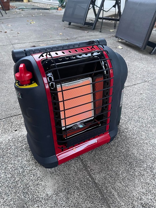 Mr. Heater F232000 MH9BX Buddy 4,000-9,000-BTU Indoor-Safe Portable Propane