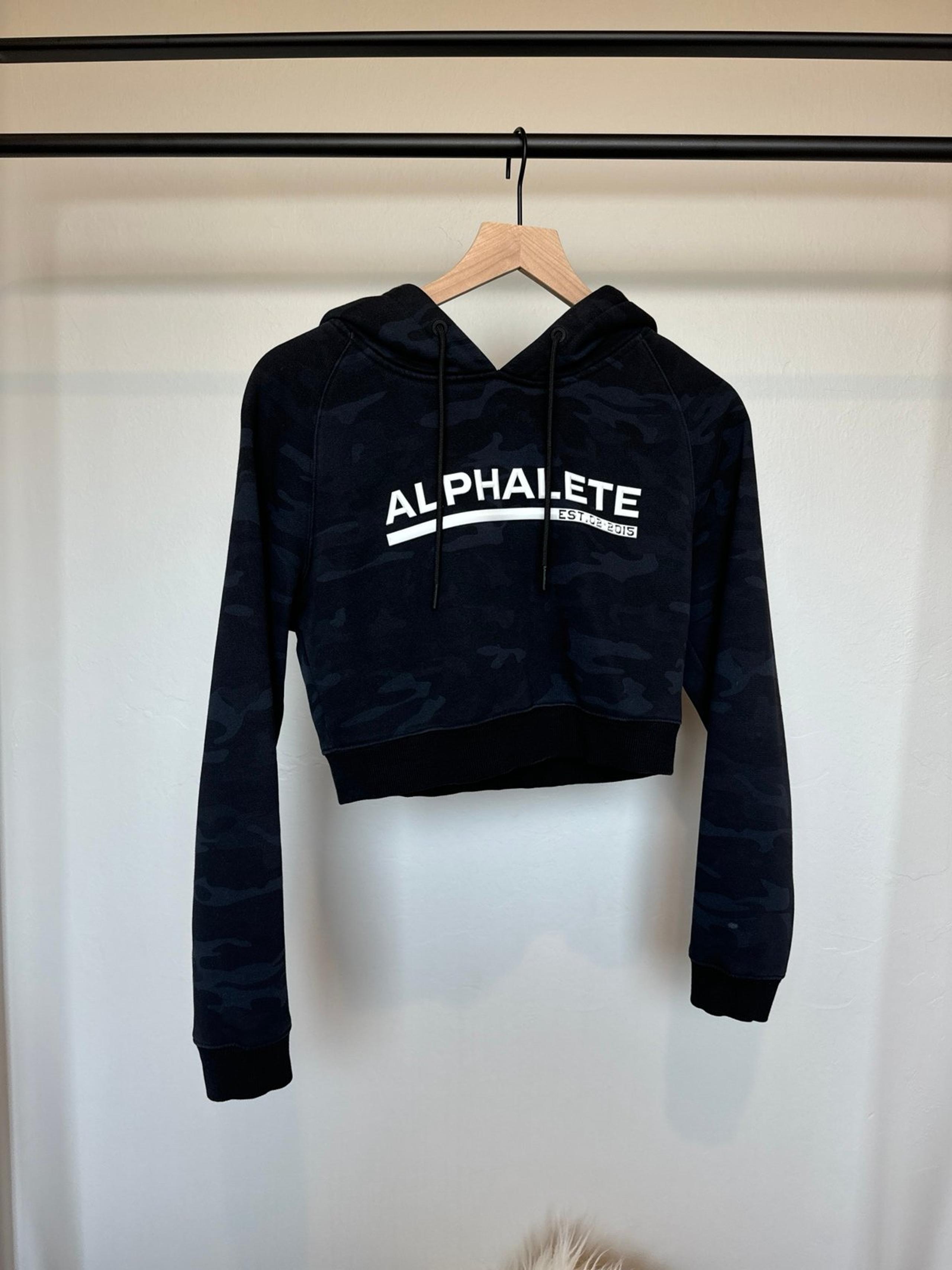 Alphalete camo black cropped hoodie
