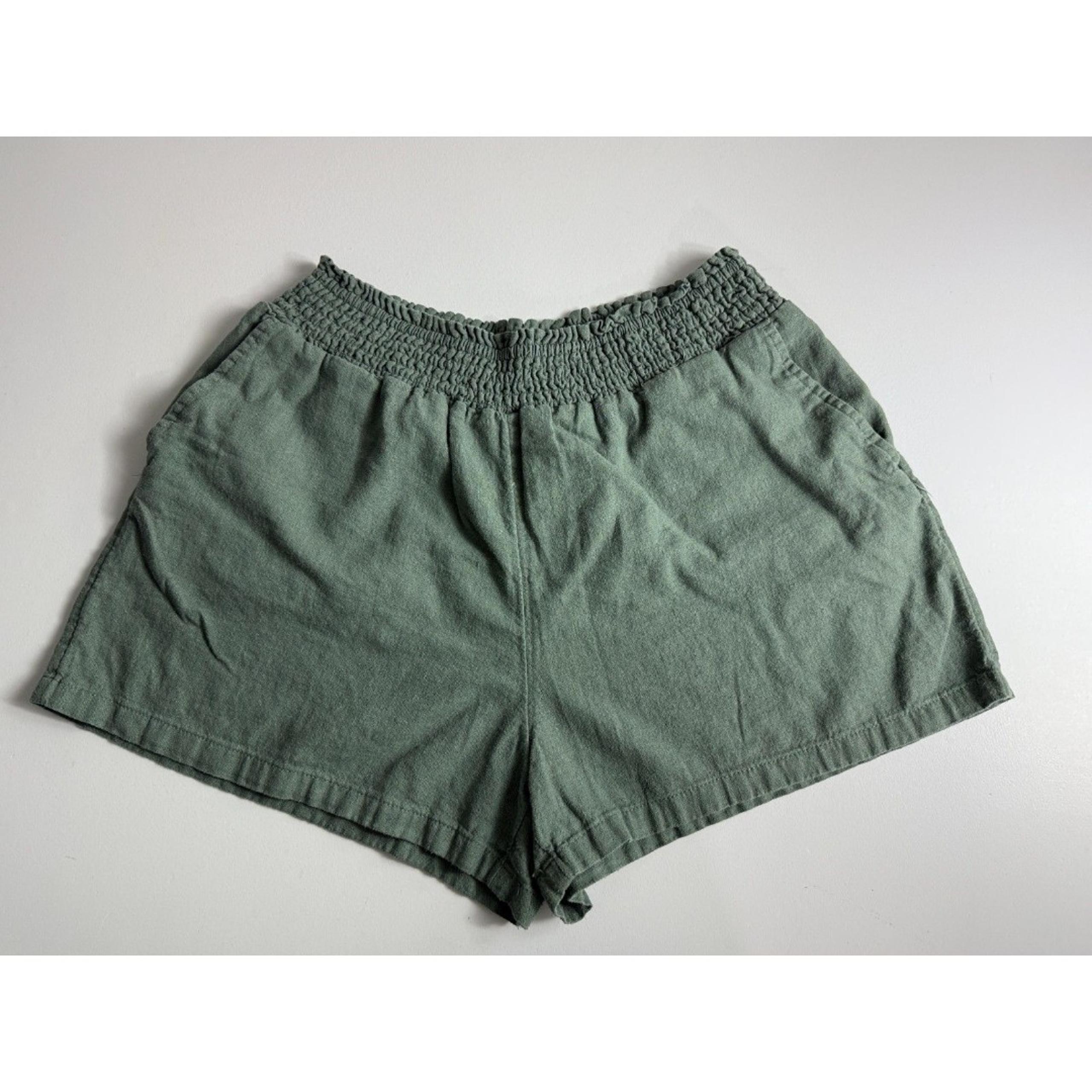 Universal Thread Women's Smocked Waist Pull On Shorts Green Linen Rayon Size M