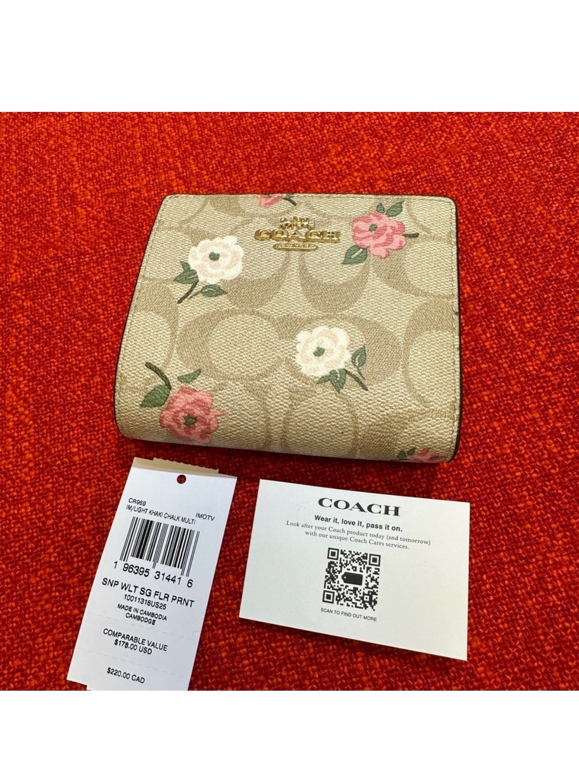 NWT Coach small snap wallet with floral print/Gold CR969