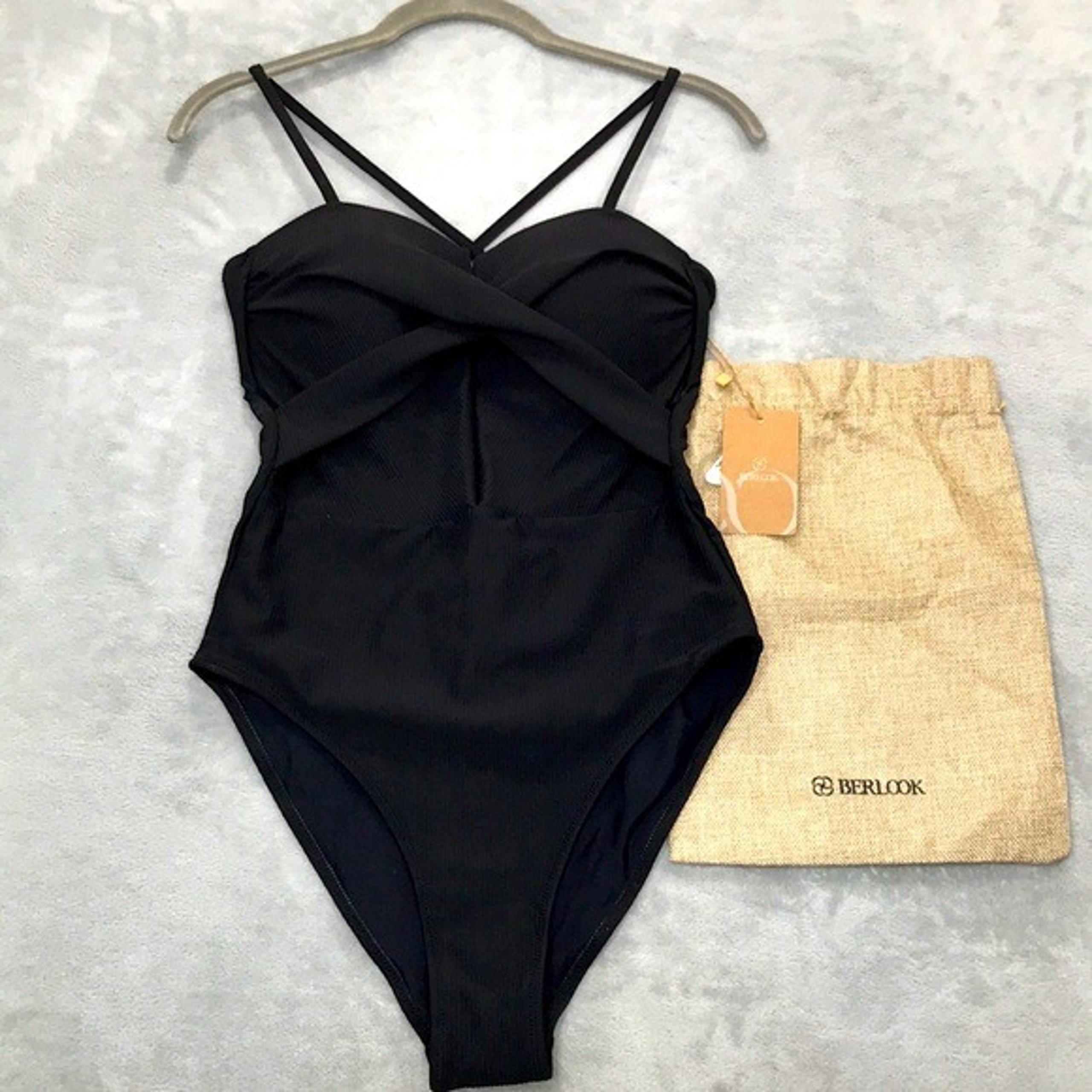 Berlook Black Twisted Front Ribbed One Piece Swimsuit Size M New with tags