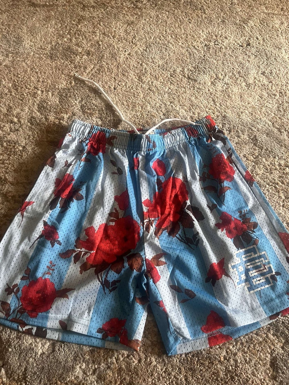 EE SHORTS SIZE MEDIUM