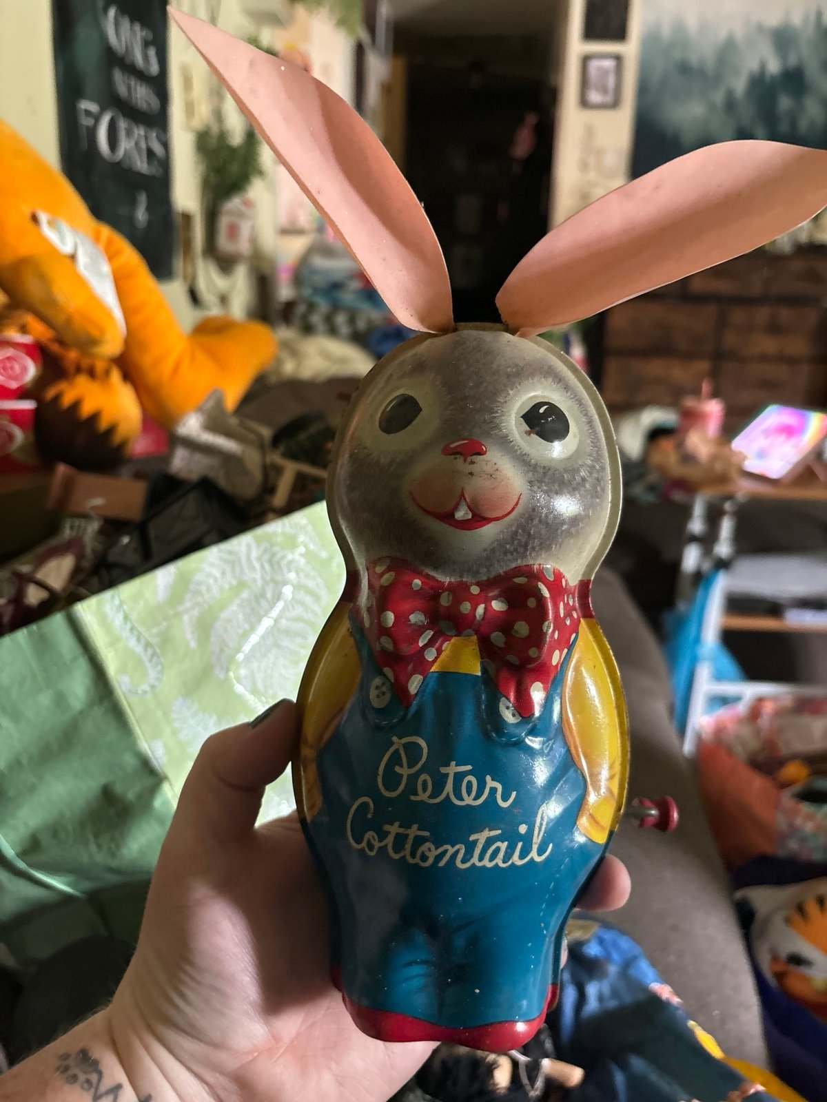 ORIGINAL VINTAGE MATTEL TIN LITHO 1950's PETER COTTONTAIL WIND UP MUSIC BOX TOY