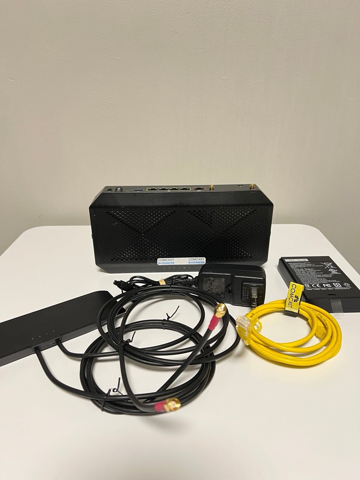 Cradlepoint E110-C4D Router & Battery-Comcast Business E100/110-CP2 S5A036A