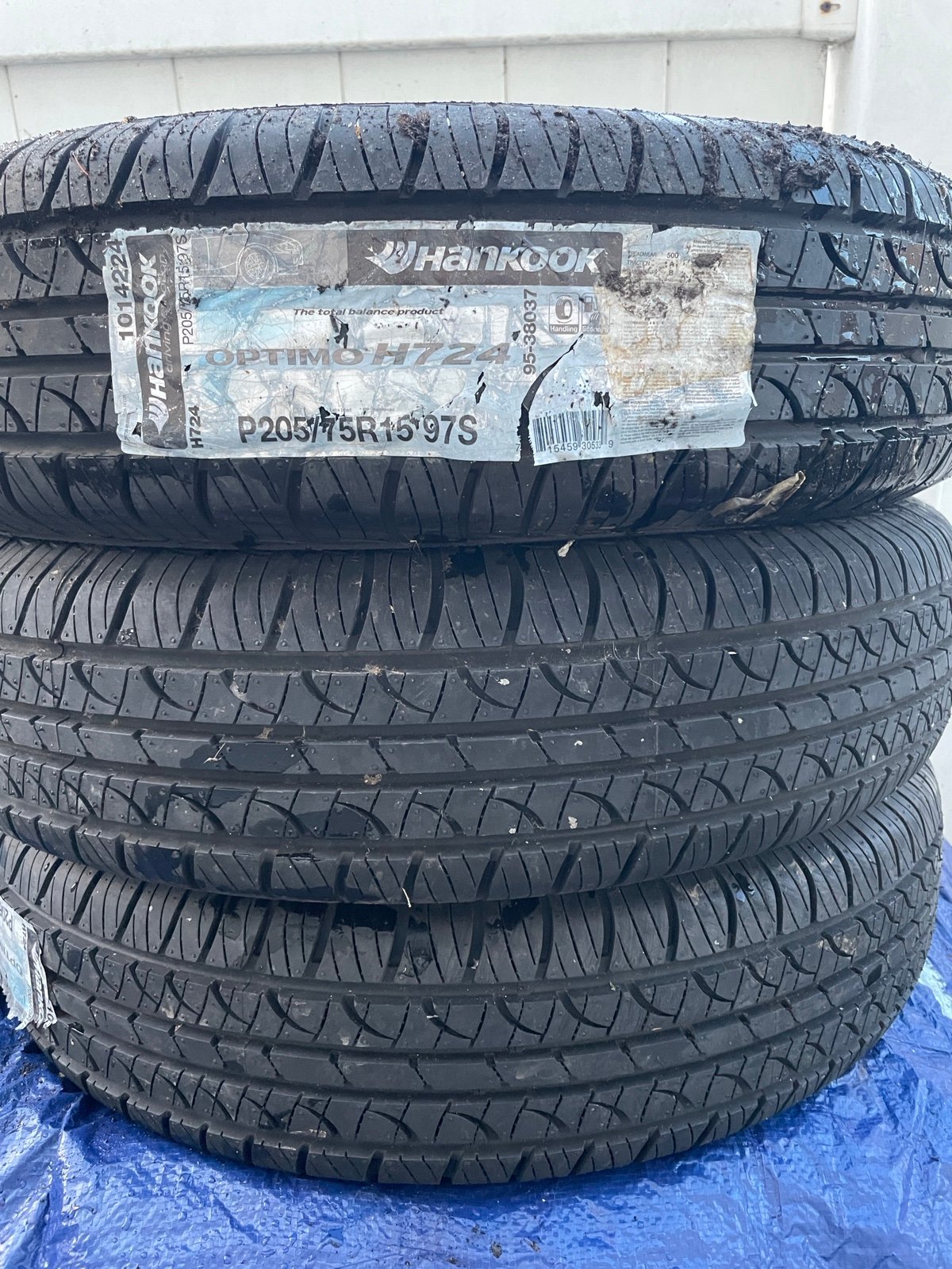 Set of 4 brand new Hankook tires