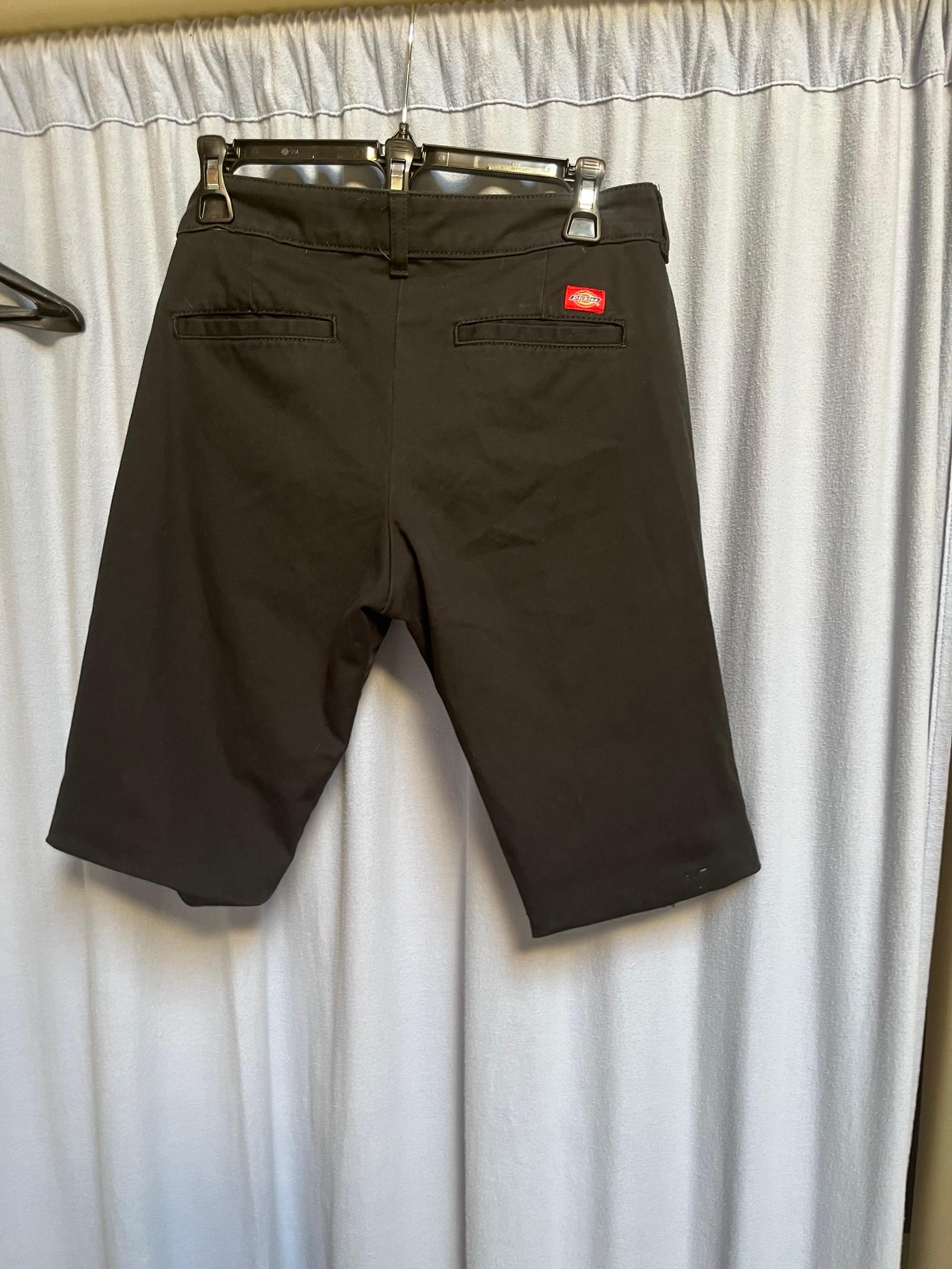Women’s size 4 Dickies cutoffs