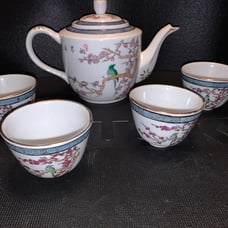 Vintage macau teapot with cups
