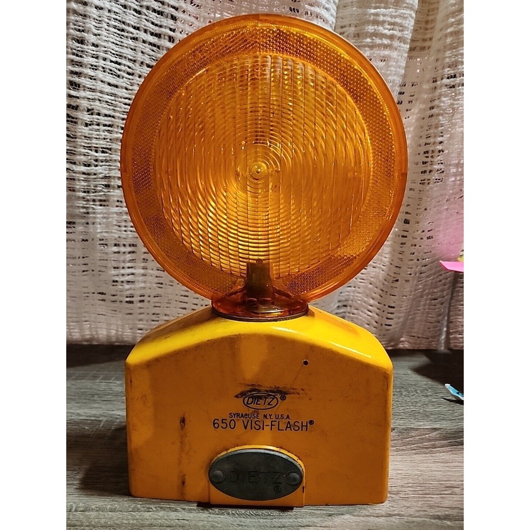 DIETZ 650 VISI-FLASH SYRACUSE NY FLASHING CONSTRUCTION LIGHT BATTERIES NOT INCL