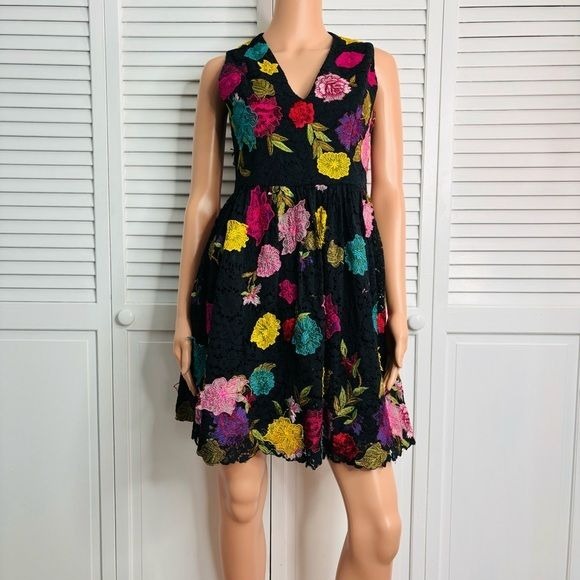 ALICE + OLIVIA Becca Floral-Appliquéd Embroidered Corded Lace Dress Size 8