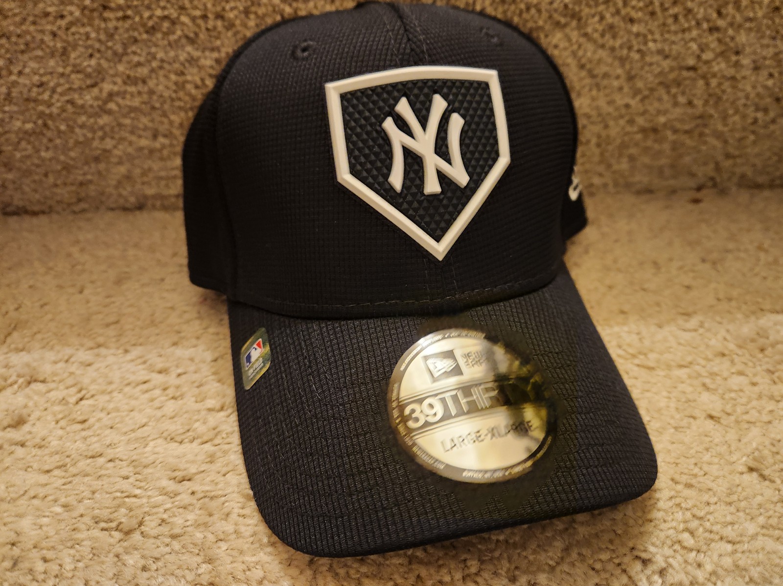 L/XL -- New Era 39thirty NEW YORK YANKEES bp Hat Cap NEW