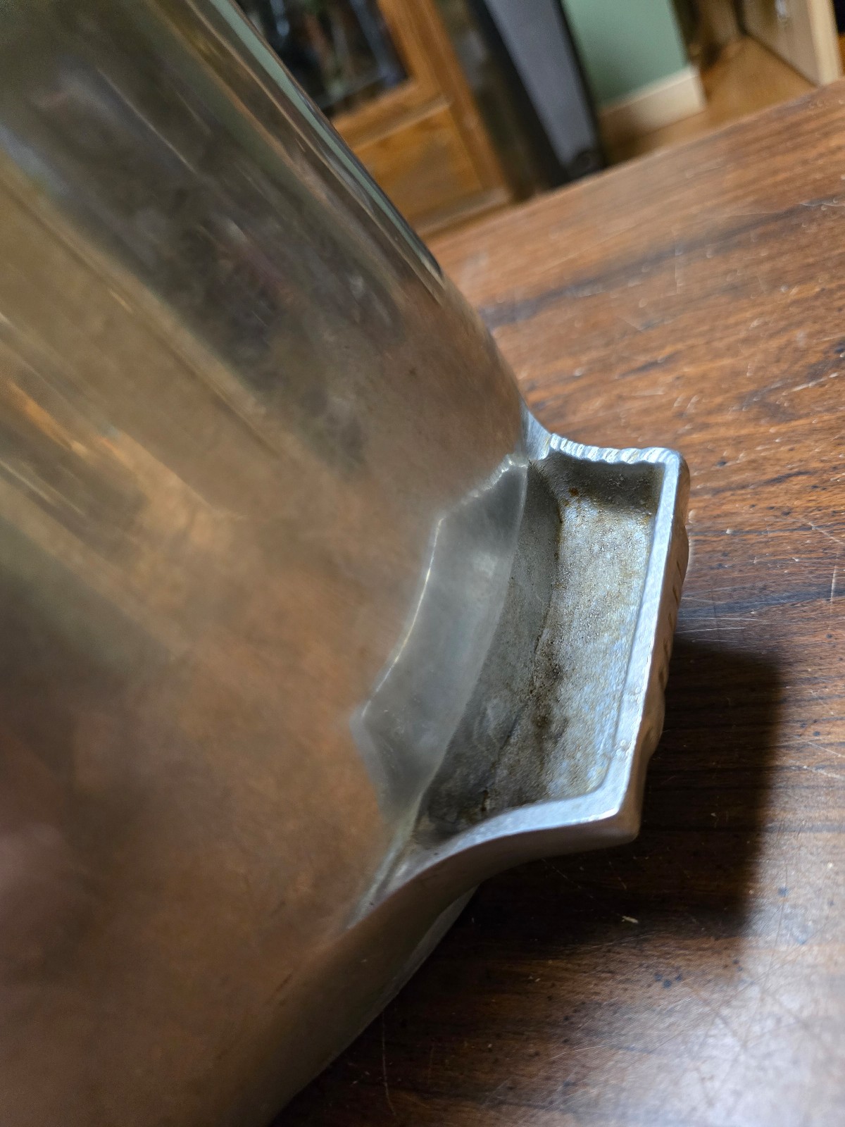Vintage Wagner Ware Sidney pot 4267M - detail