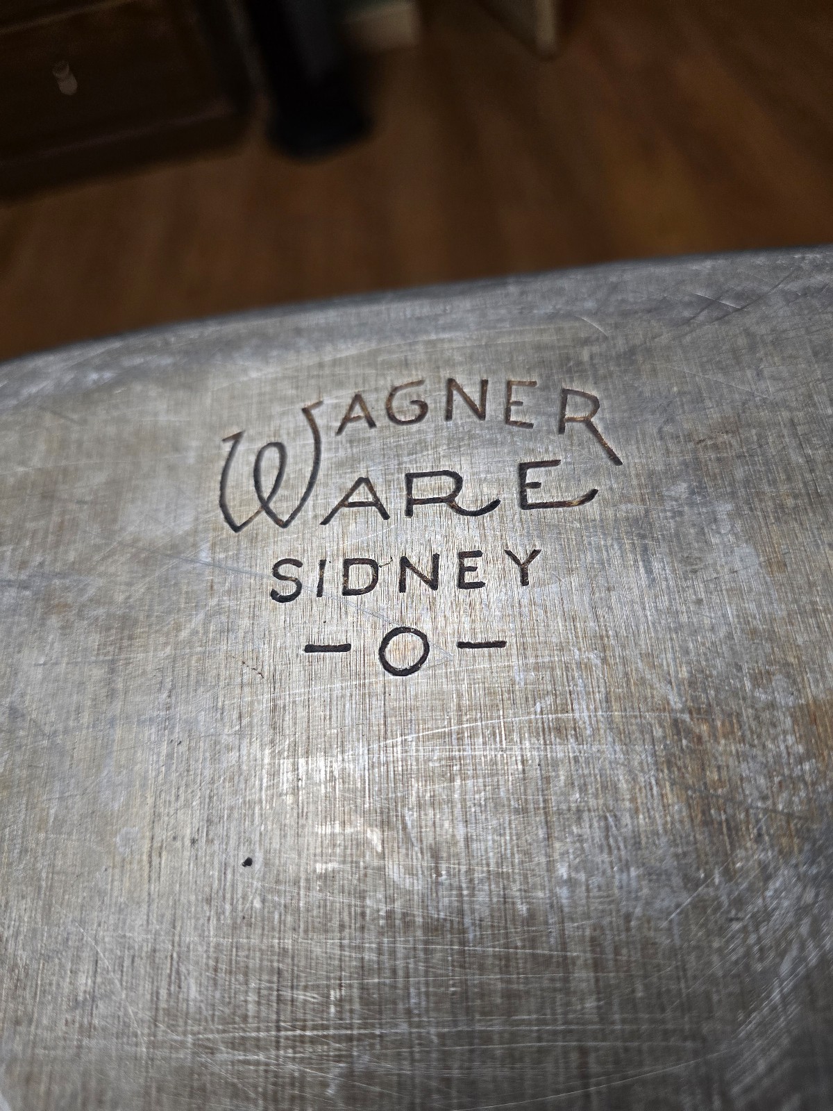 Vintage Wagner Ware Sidney pot 4267M - detail