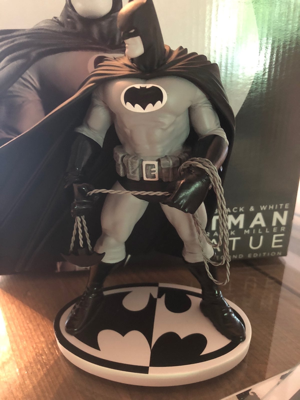 Batman B&W Statue + B&W series