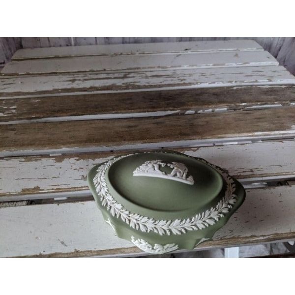 Wedgwood fluted dome green lidded bowl t
