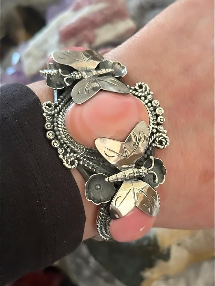 Amazing pink conch butterfly 82g statement sterling silver heavy cuff