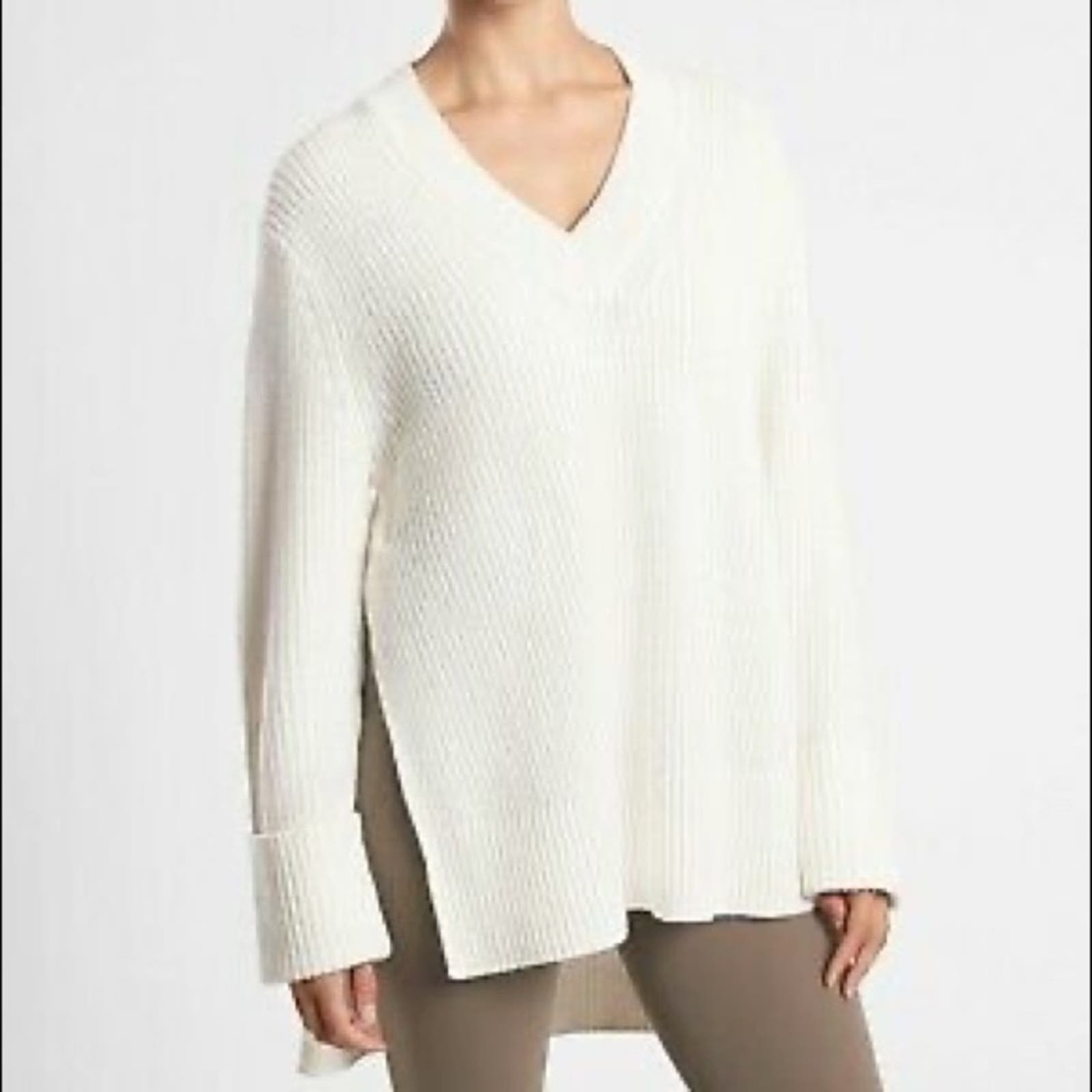 NWT Athleta Shasta V-Neck Sweater in Dove Size S