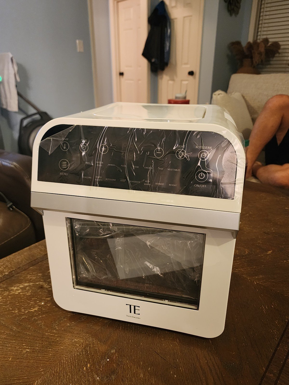 TODD ENGLISH 1600W 12.7 QT DIGITAL AIR FRYER OVEN black or red color only