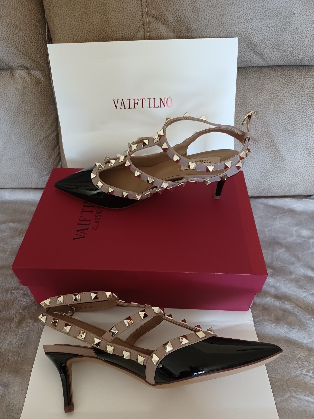 NWB VAIFTILNO Rockstud Pointed Toe Pumps Shoes Size 7