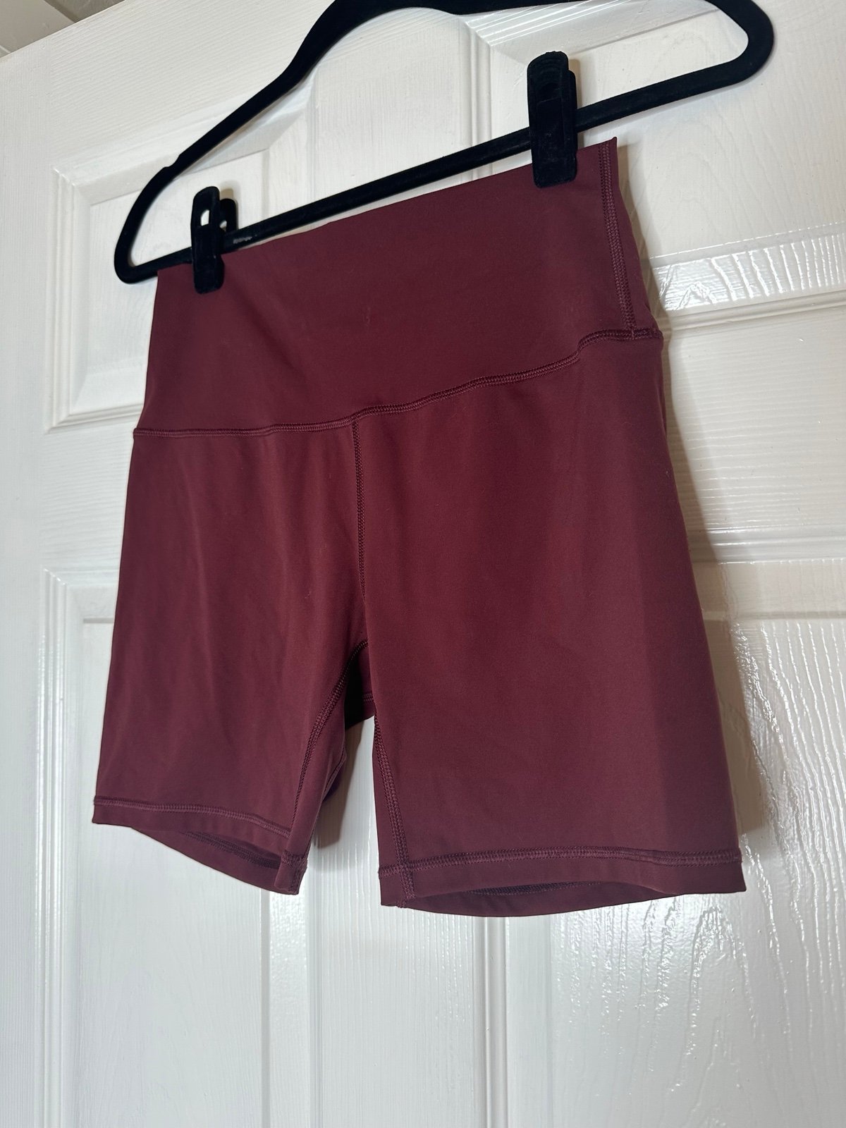 LULULEMON ALIGN SHORTS 6 GARNET size 6
