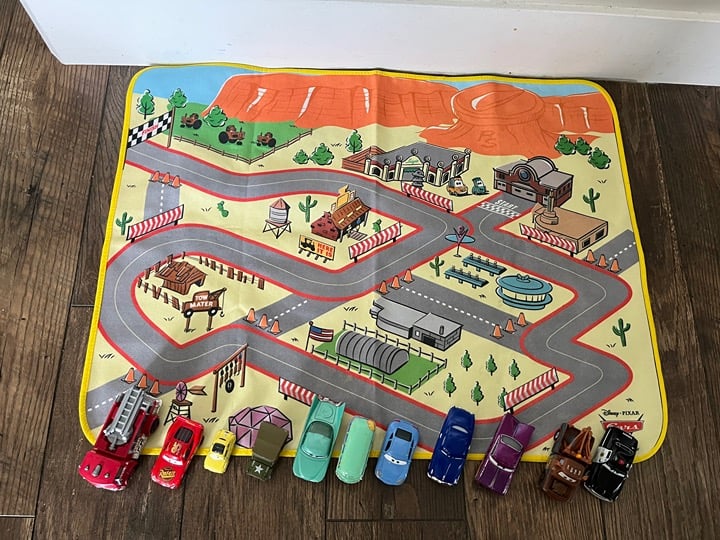 Disney Pixar Cars Metal Diecast Cars Radiator Springs Gang w/ Play Mat McQueen