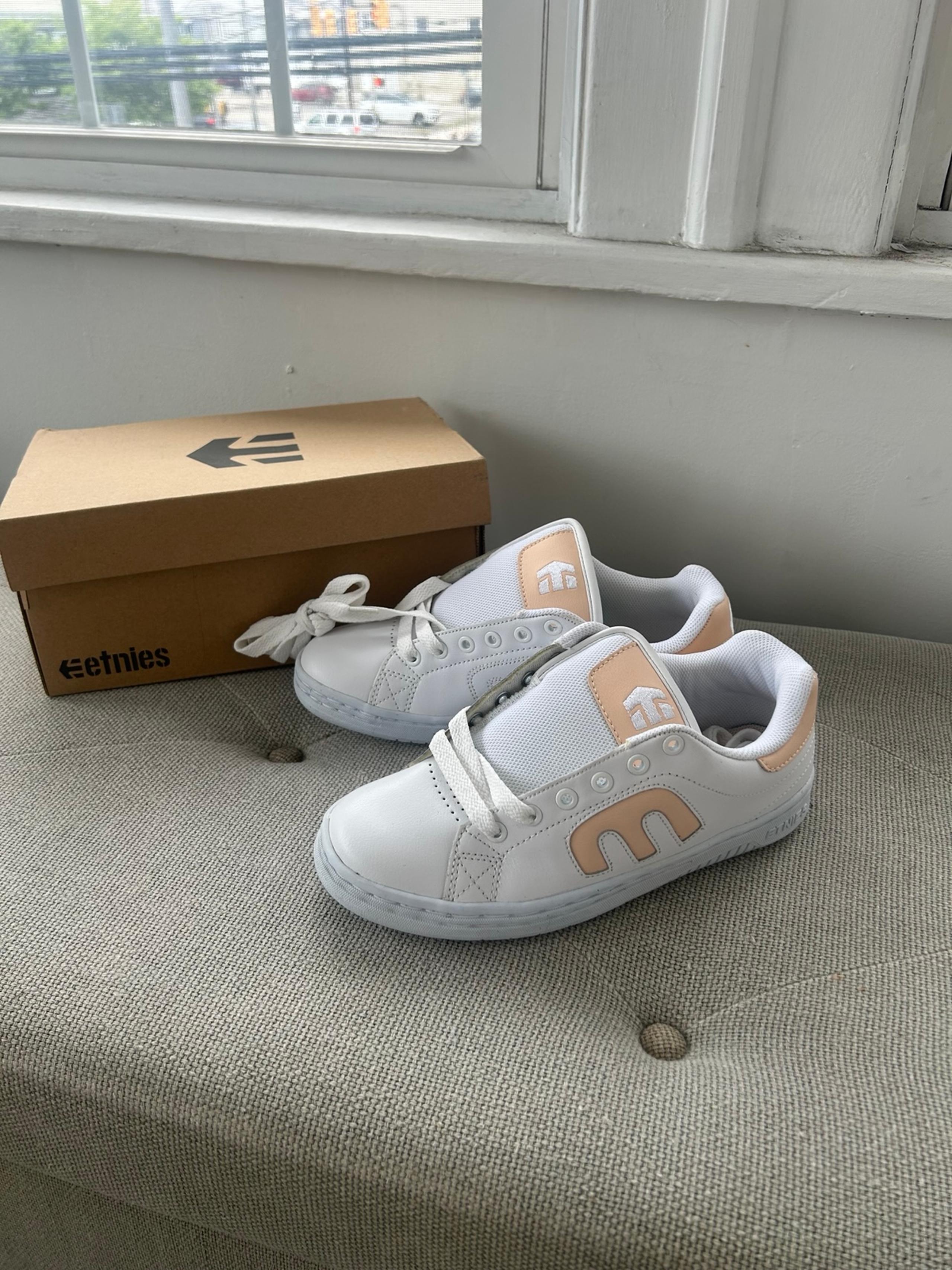 Etnies Size 7.5 Never worn