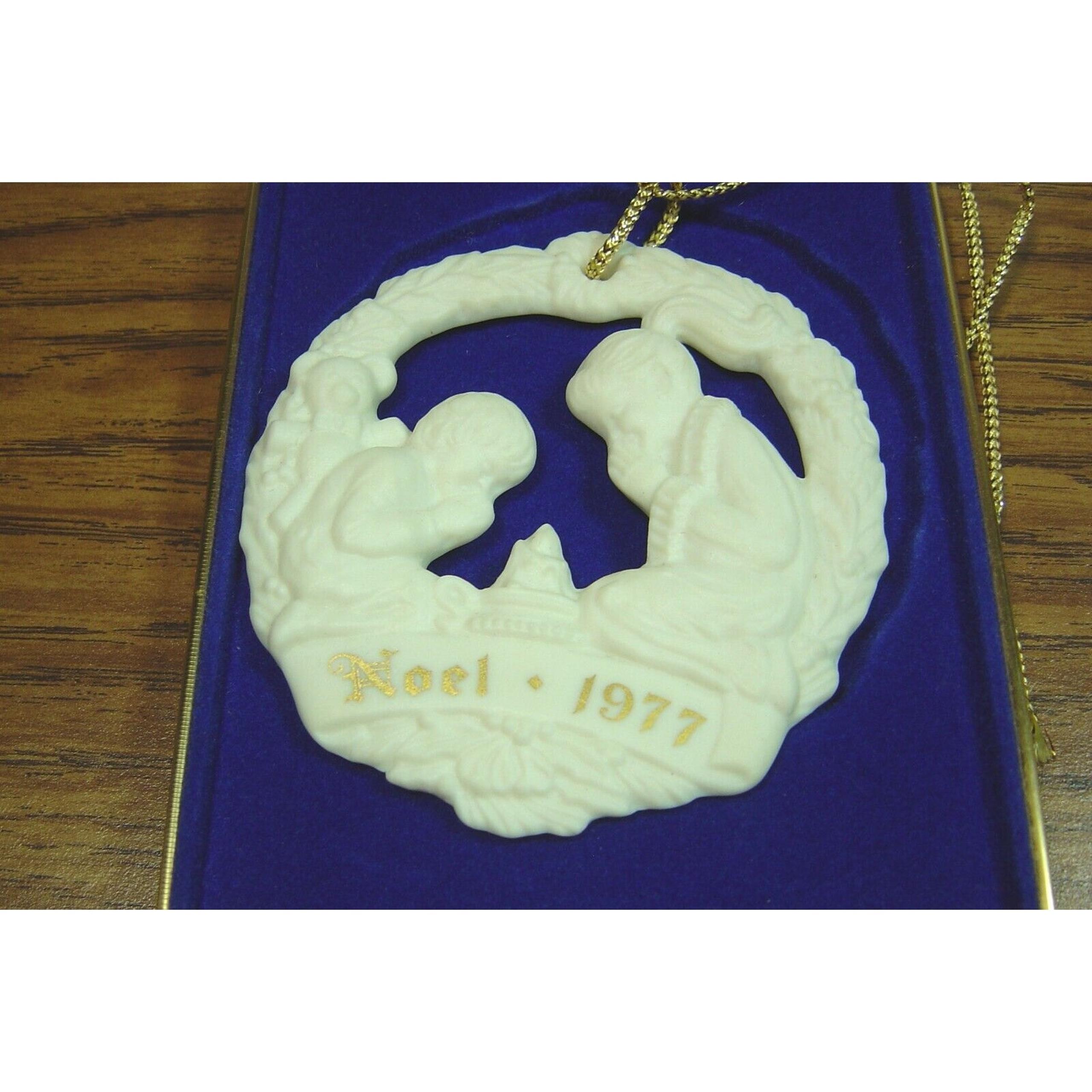 GORHAM JOYS OF CHRISTMAS FINE CHINA ORNAMENT 1977 2ND IN SERIES