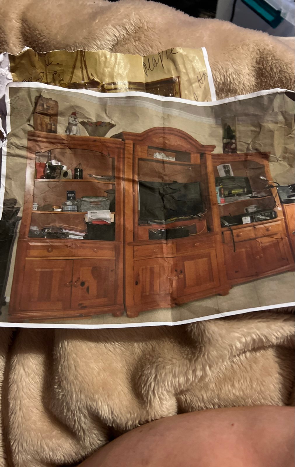 3 piece wall unit fits a 32 tv pulls out to turn the tv and swivelslots of room