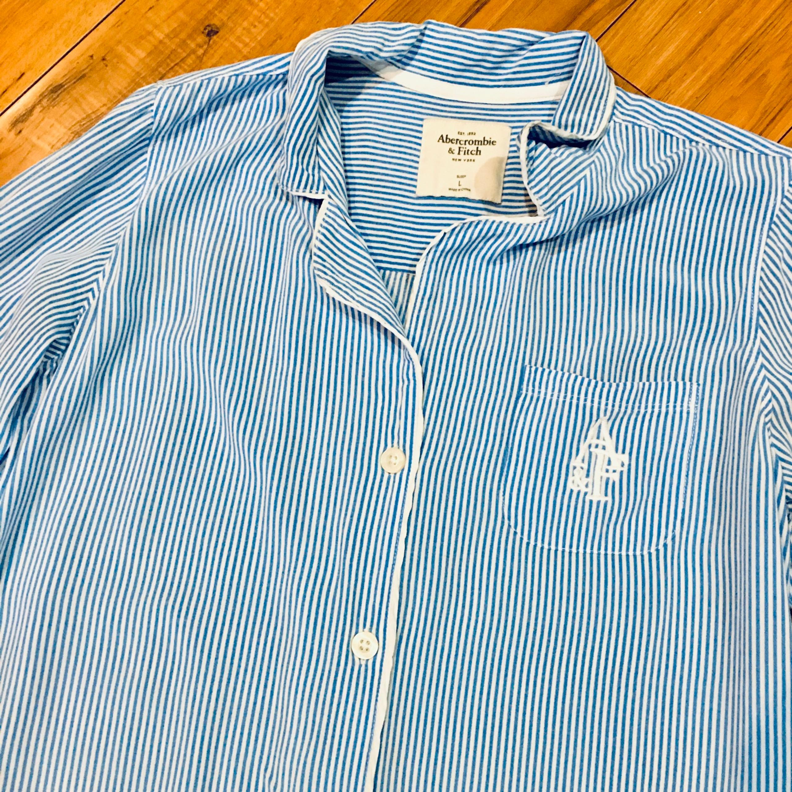 Abercrombie Fitch striped pajama top shirt blue white sleep pinstriped logo