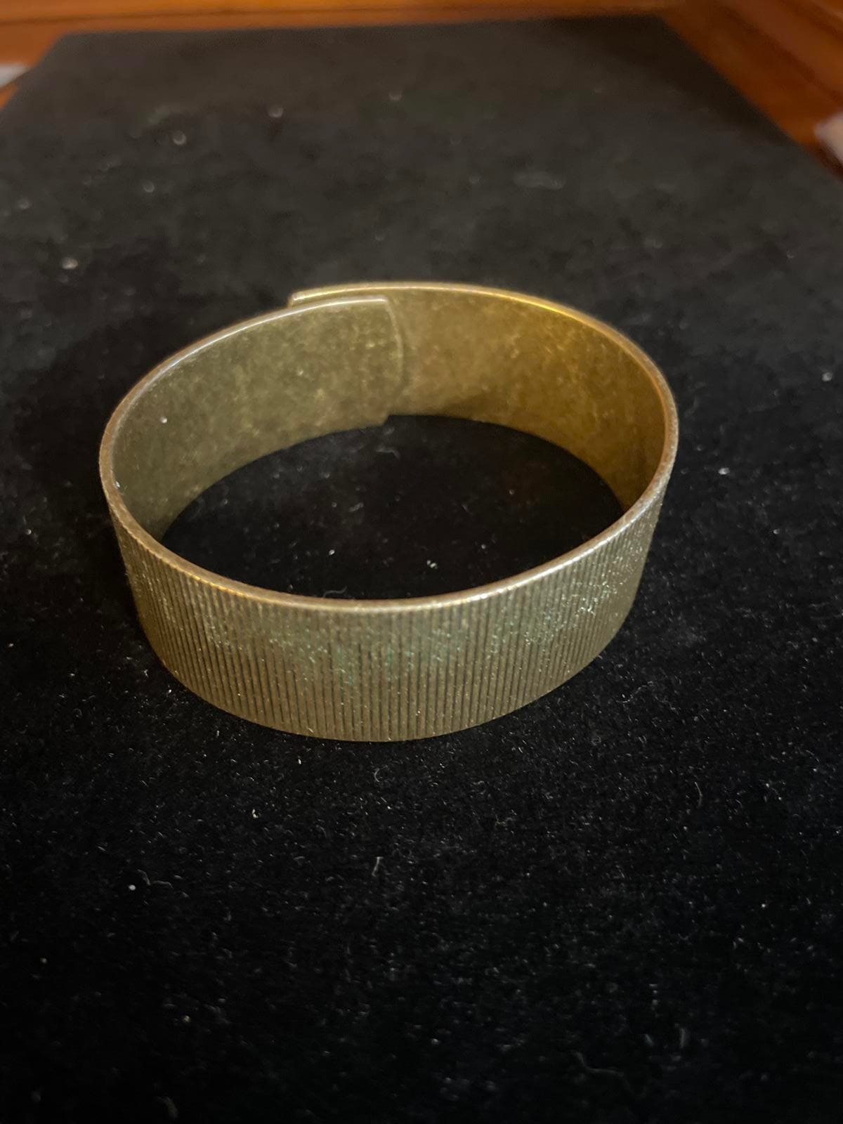 Vintage Gold Tone Ribbed Bangle Bracelet
