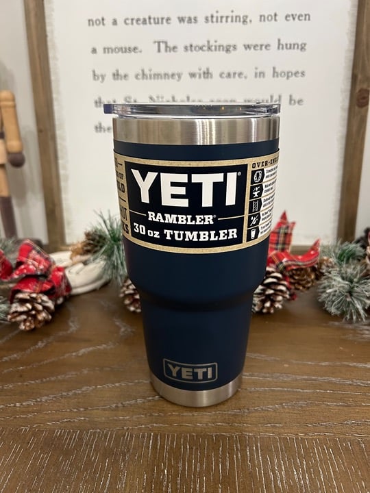 Yeti Rambler Navy 30oz Tumbler with Magslider Lid NWT