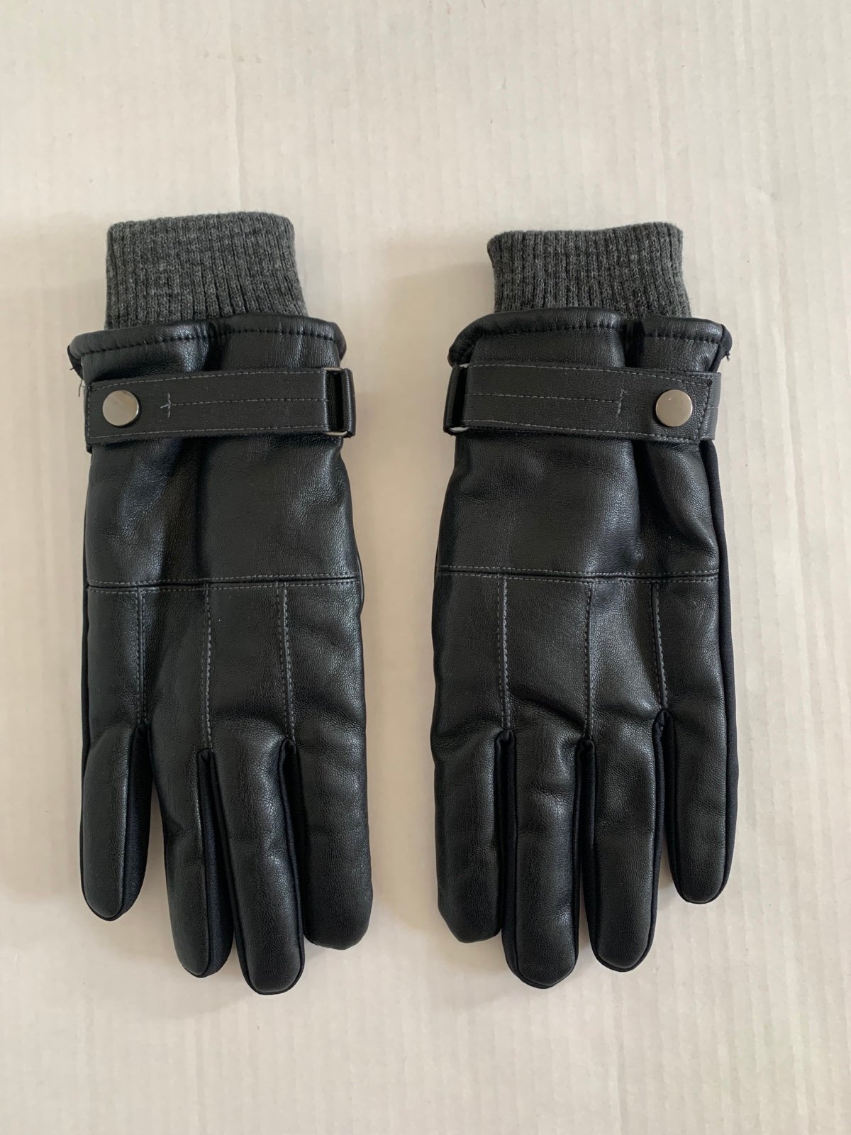 ISOTONER SIGNATURE Men's Touchscreen Insulated Gloves w/ Cuffs Faux Leather NWOT